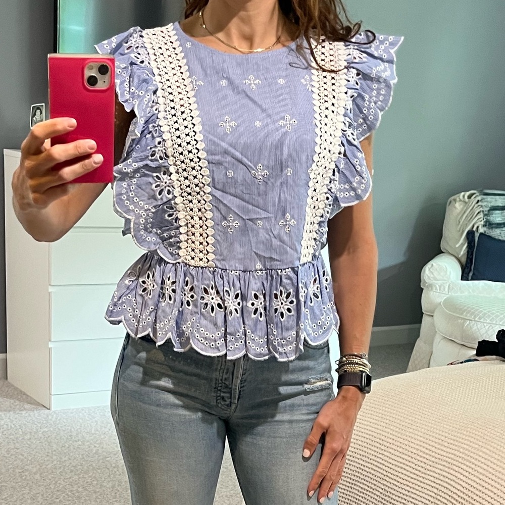 BB Dakota blue and white eyelet top with flutter sleeves and peplum